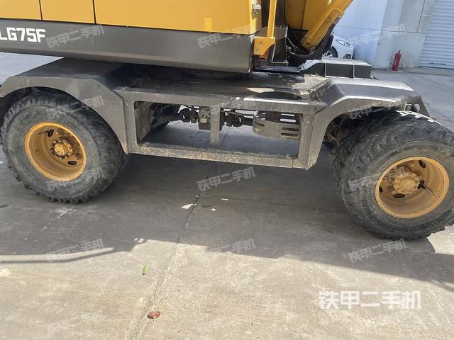 右側(cè)履帶整體?(行走機(jī)構(gòu)) 右側(cè)履帶整體?(行走機(jī)構(gòu))