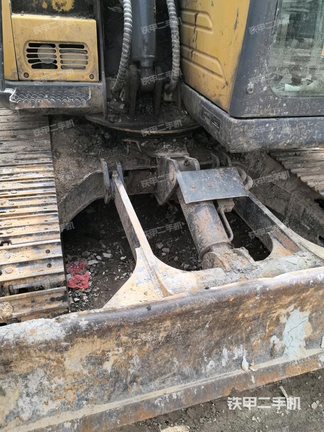轉盤和下車架正前(工作和回轉裝置) 轉盤和下車架正前(工作和回轉裝置)