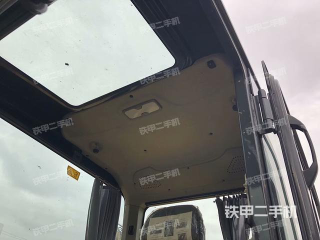 轉(zhuǎn)盤和下車架正前(工作和回轉(zhuǎn)裝置) 轉(zhuǎn)盤和下車架正前(工作和回轉(zhuǎn)裝置)