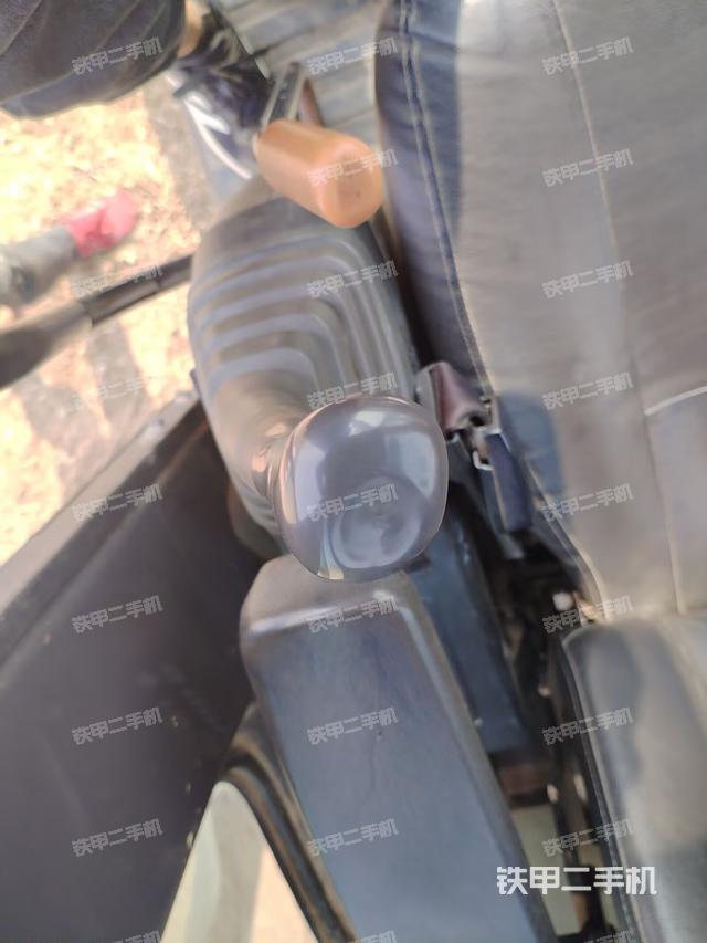 座椅左側(cè)控制臺/音響/含左手柄(駕駛室部分) 座椅左側(cè)控制臺/音響/含左手柄(駕駛室部分)