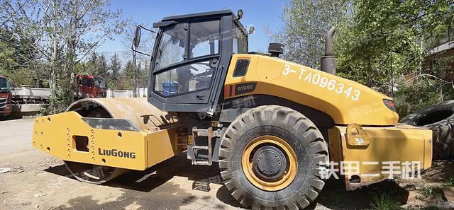 整機(jī)左側(cè)(設(shè)備外觀及核心部件) 整機(jī)左側(cè)(設(shè)備外觀及核心部件)