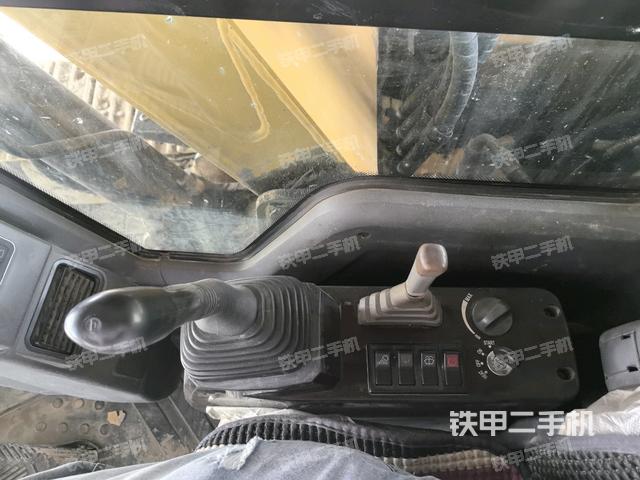 座椅右側控制臺/鑰匙門/油門/含右手柄(駕駛室部分) 座椅右側控制臺/鑰匙門/油門/含右手柄(駕駛室部分)