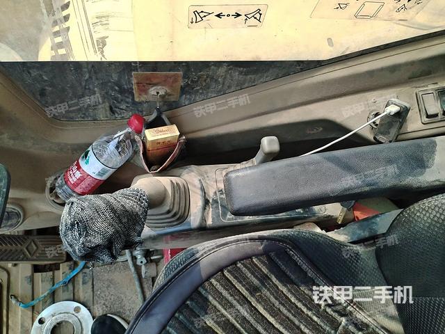 座椅右側控制臺/鑰匙門/油門/含右手柄（駕駛室部分）