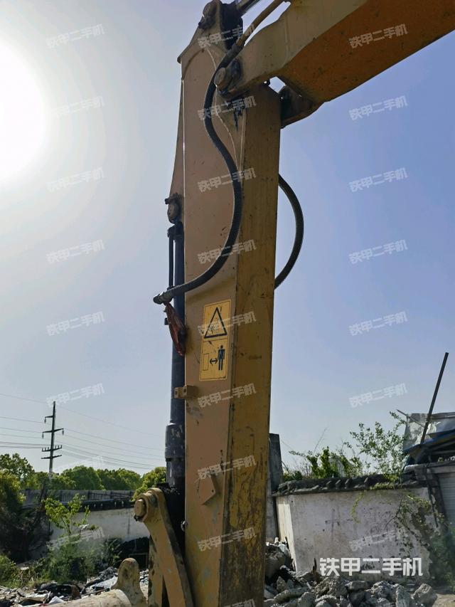 小臂整體左后(工作和回轉(zhuǎn)裝置) 小臂整體左后(工作和回轉(zhuǎn)裝置)