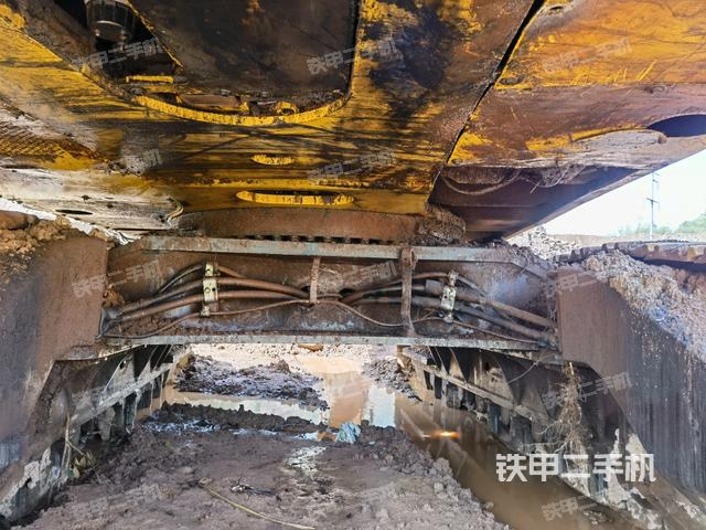 轉(zhuǎn)盤和下車架正前（工作和回轉(zhuǎn)裝置）