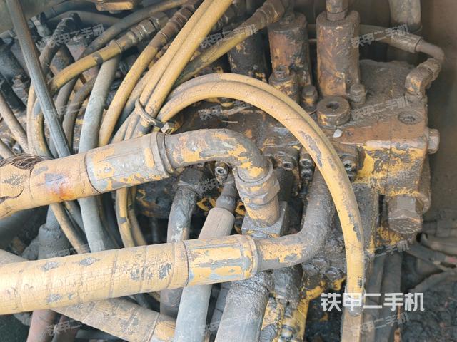 回轉(zhuǎn)馬達(dá)和主控閥（整機(jī)外觀）