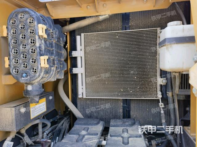 散熱器正面(大件艙室) 散熱器正面(大件艙室)