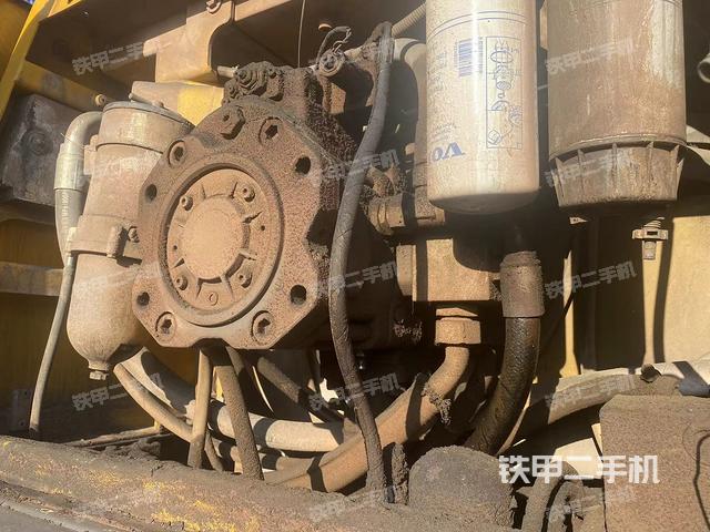 液壓泵艙室正面整體(整機(jī)外觀) 液壓泵艙室正面整體(整機(jī)外觀)