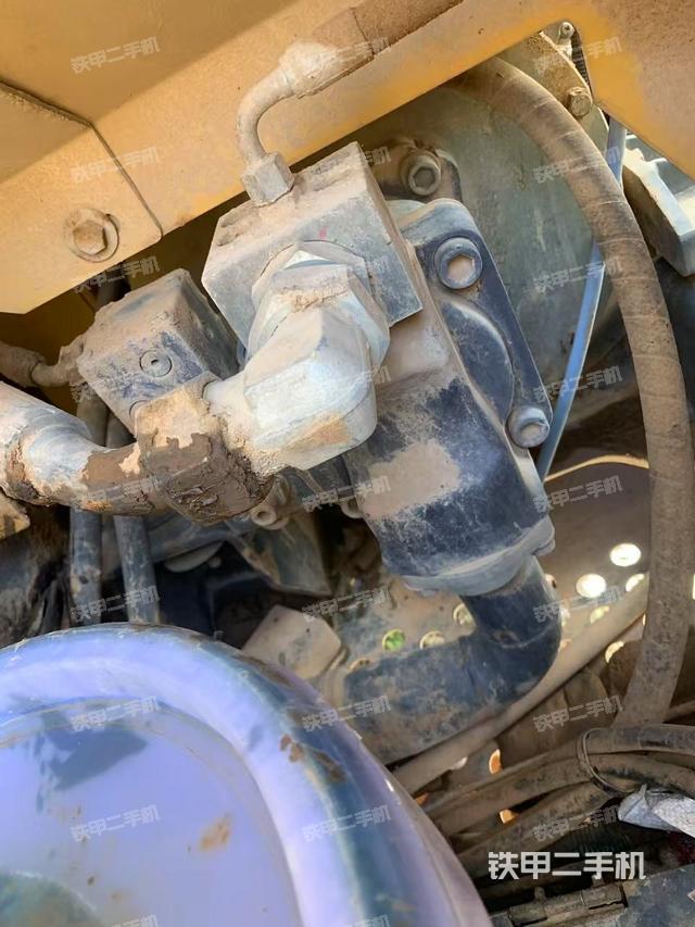 液壓泵艙室正面整體(整機(jī)外觀) 液壓泵艙室正面整體(整機(jī)外觀)
