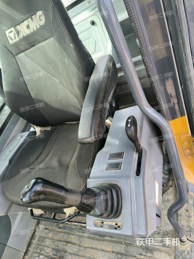 座椅左側(cè)控制臺(tái)/音響/含左手柄（駕駛室部分）