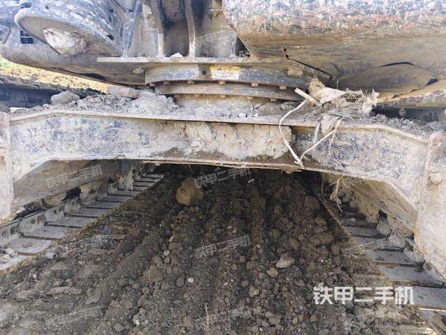 轉(zhuǎn)盤和下車架正前(工作和回轉(zhuǎn)裝置) 轉(zhuǎn)盤和下車架正前(工作和回轉(zhuǎn)裝置)