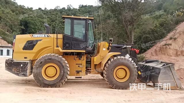 发动机左侧（整机外观及大件）