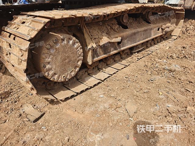 單側(cè)履帶整體(整機外觀) 單側(cè)履帶整體(整機外觀)