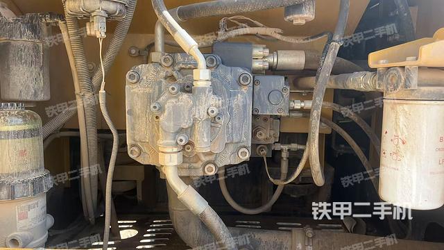 液壓泵艙室正面整體（整機(jī)外觀）