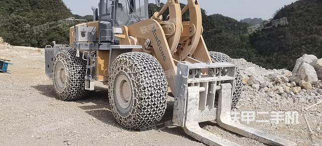 整机右侧（设备外观及核心部件）