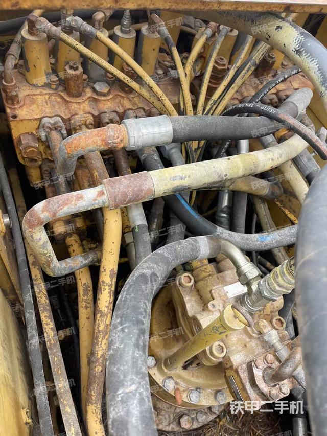 回轉(zhuǎn)馬達和主控閥（整機外觀）