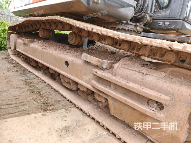 單側履帶整體(整機外觀) 單側履帶整體(整機外觀)