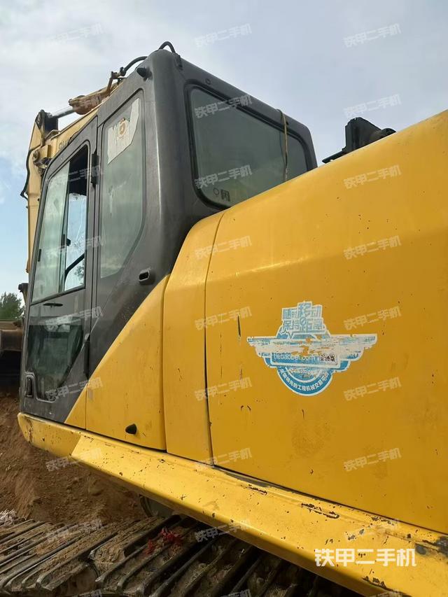 駕駛室整體(整機(jī)外觀) 駕駛室整體(整機(jī)外觀)