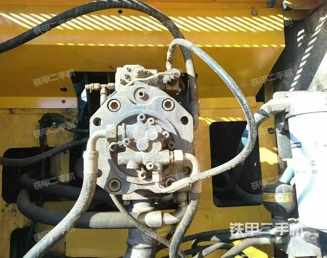 液壓泵艙室正面整體（整機(jī)外觀）