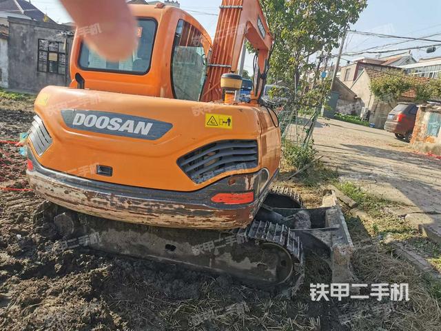 整機(jī)右后45°(整機(jī)外觀) 整機(jī)右后45°(整機(jī)外觀)