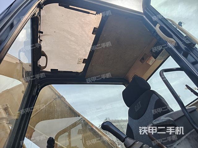 駕駛室頂部(整機外觀) 駕駛室頂部(整機外觀)