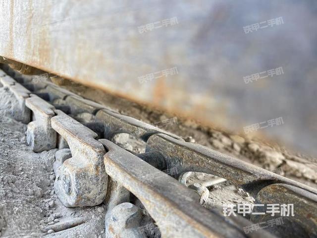 右驅(qū)動輪（行走機(jī)構(gòu)）