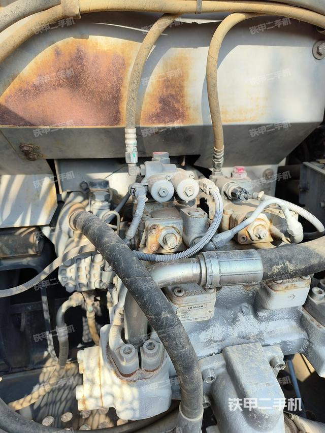 液壓泵艙室正面整體(整機(jī)外觀) 液壓泵艙室正面整體(整機(jī)外觀)
