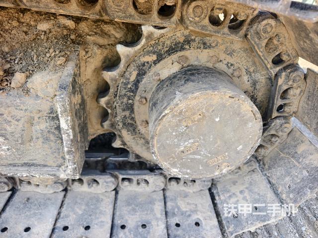 右驅(qū)動(dòng)輪（行走機(jī)構(gòu)）