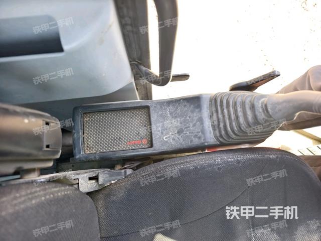 座椅右側(cè)控制臺(tái)/鑰匙門(mén)/油門(mén)/含右手柄（駕駛室部分）