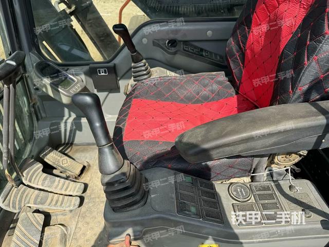 駕駛室整體（整機外觀）