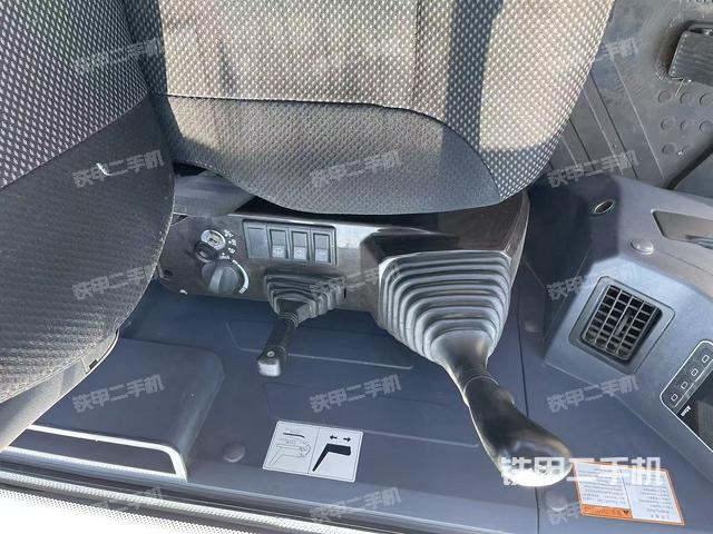 座椅右側(cè)控制臺/鑰匙門/油門/含右手柄（駕駛室部分）