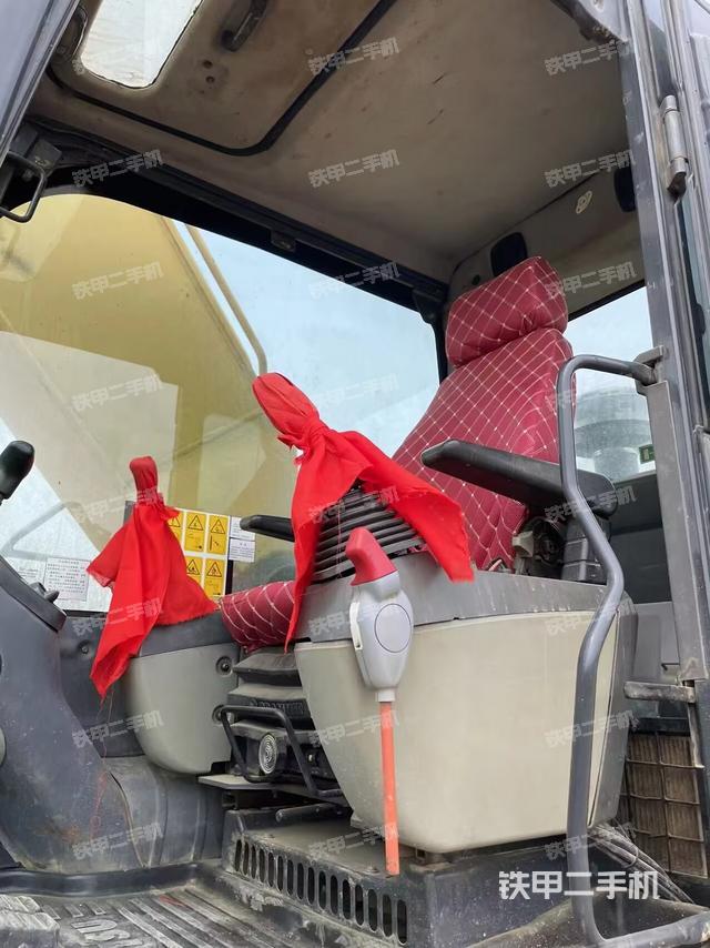 駕駛室整體(整機外觀) 駕駛室整體(整機外觀)