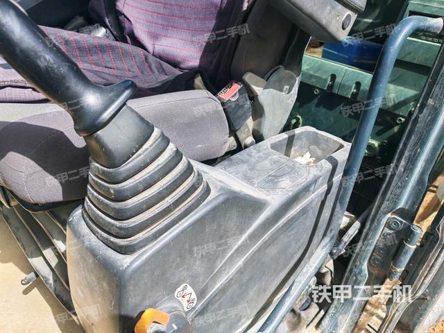 座椅左側(cè)控制臺(tái)/音響/含左手柄(駕駛室部分) 座椅左側(cè)控制臺(tái)/音響/含左手柄(駕駛室部分)