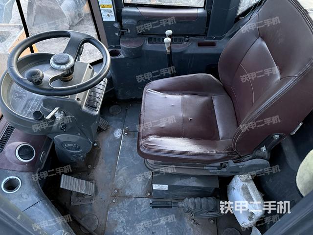 駕駛室工作臺(tái)（整機(jī)外觀及大件）