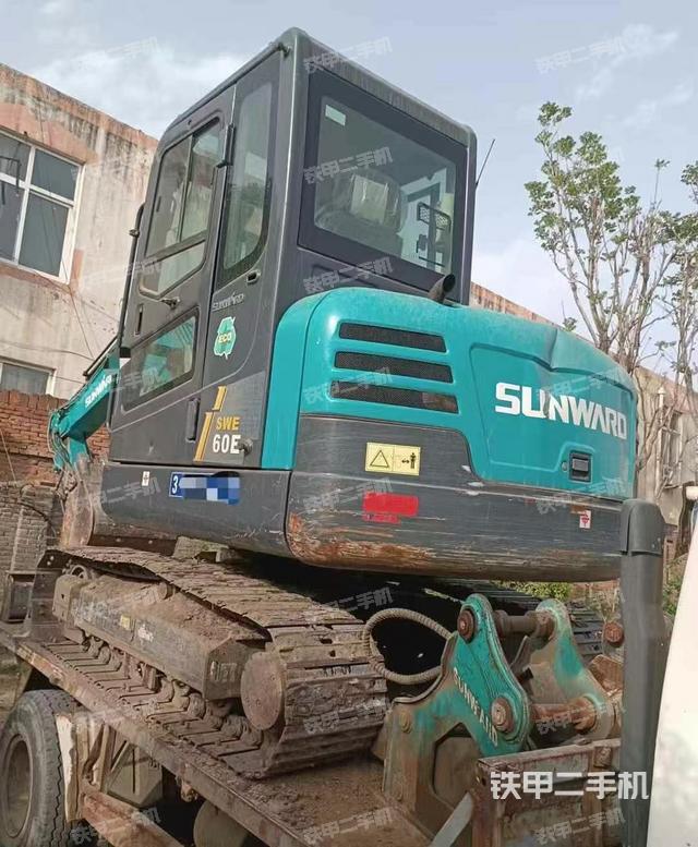 駕駛室頂部（整機外觀）