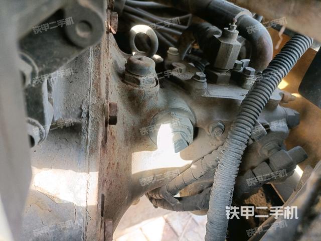 液壓泵艙室正面整體(整機外觀) 液壓泵艙室正面整體(整機外觀)