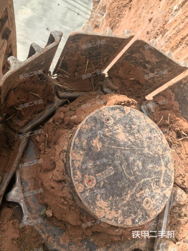 右驅(qū)動輪（行走機構(gòu)）