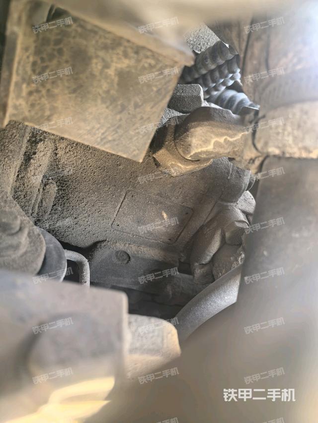 液壓泵艙室正面整體(整機(jī)外觀) 液壓泵艙室正面整體(整機(jī)外觀)
