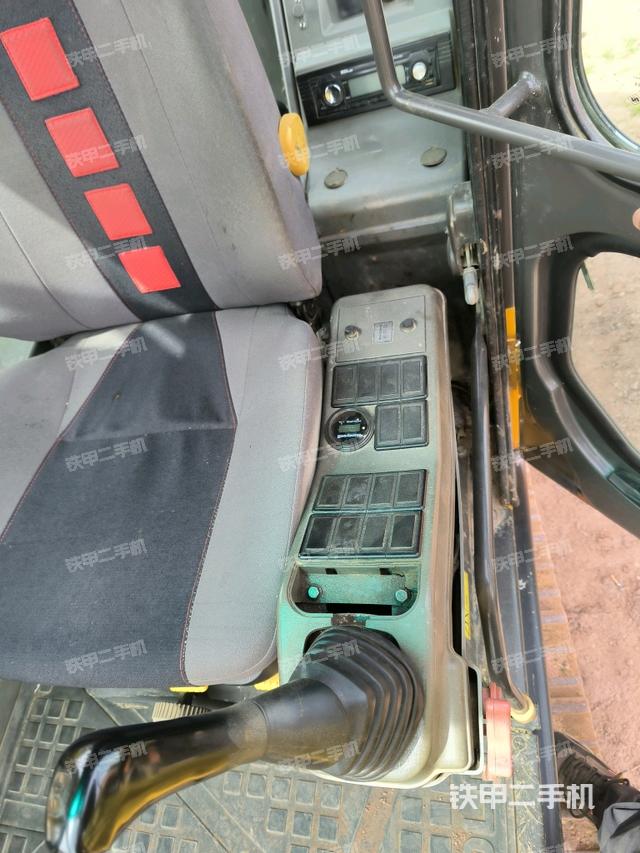 座椅左側(cè)控制臺/音響/含左手柄（駕駛室部分）