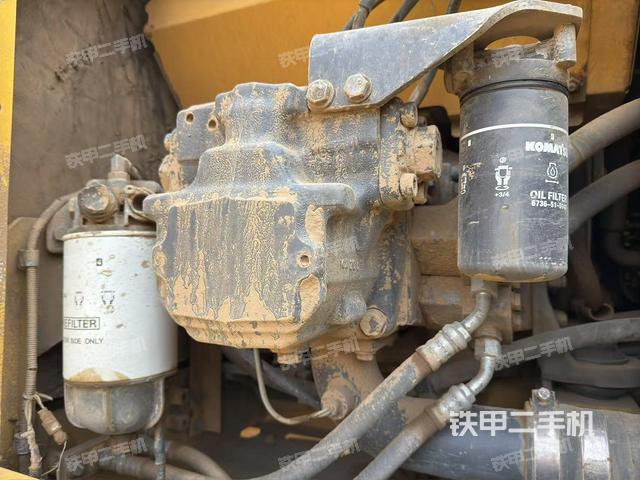 液壓泵艙室正面整體(整機(jī)外觀) 液壓泵艙室正面整體(整機(jī)外觀)