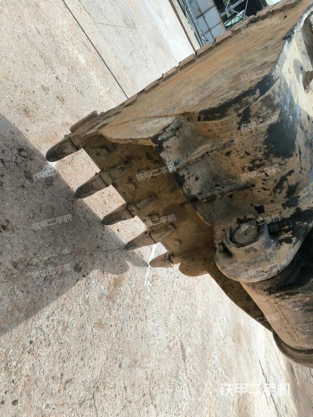 大臂背部俯視（工作和回轉(zhuǎn)裝置）