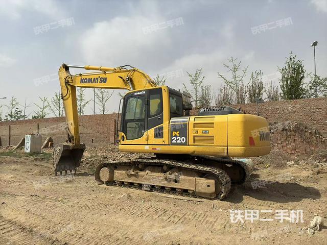 單側(cè)履帶整體(整機(jī)外觀) 單側(cè)履帶整體(整機(jī)外觀)