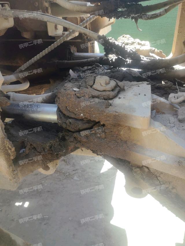 車架鉸接（液壓/傳動(dòng)系統(tǒng)）