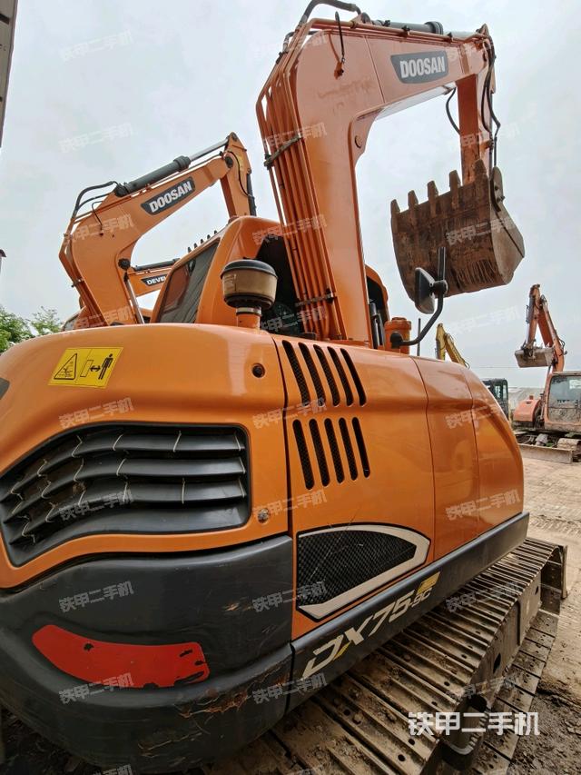 整機(jī)右后45°(整機(jī)外觀) 整機(jī)右后45°(整機(jī)外觀)