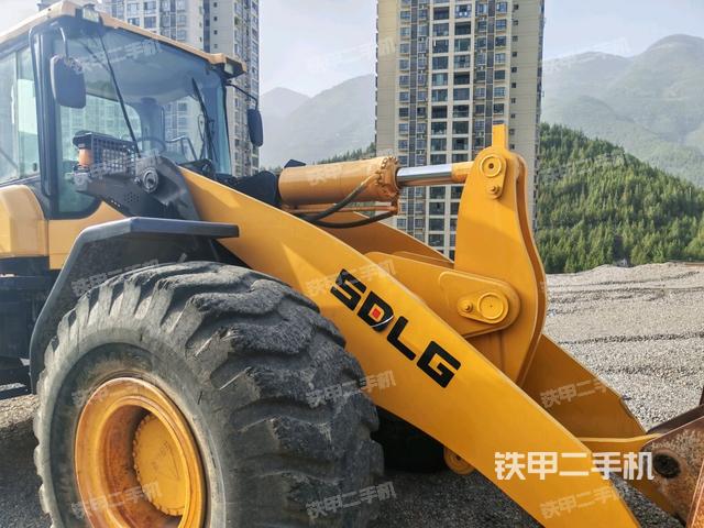 鏟斗油缸側(cè)面（工作裝置）