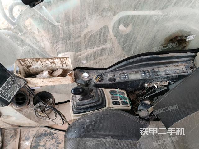 座椅右側(cè)控制臺(tái)/鑰匙門/油門/含右手柄(駕駛室部分) 座椅右側(cè)控制臺(tái)/鑰匙門/油門/含右手柄(駕駛室部分)