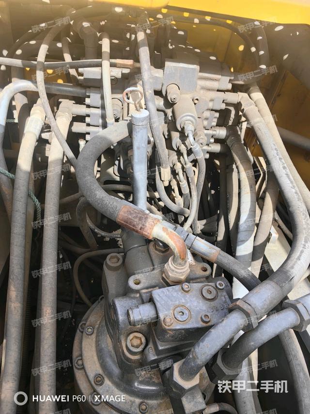 回轉(zhuǎn)馬達(dá)和主控閥（整機(jī)外觀）