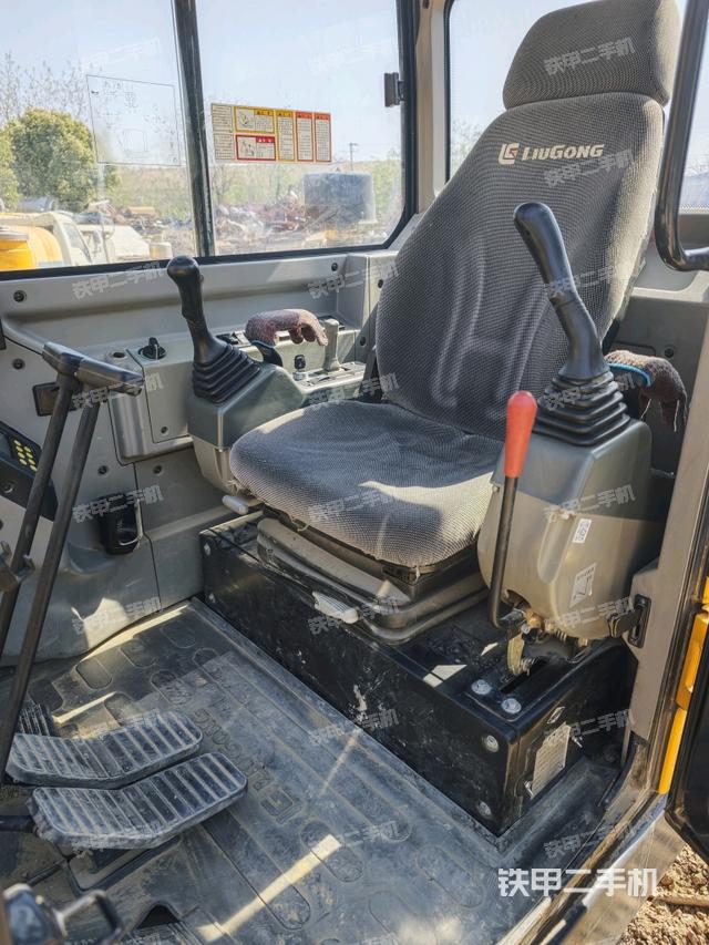 駕駛室整體（整機(jī)外觀）