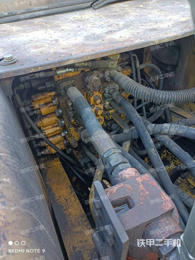 液壓泵艙室正面整體(整機(jī)外觀) 液壓泵艙室正面整體(整機(jī)外觀)