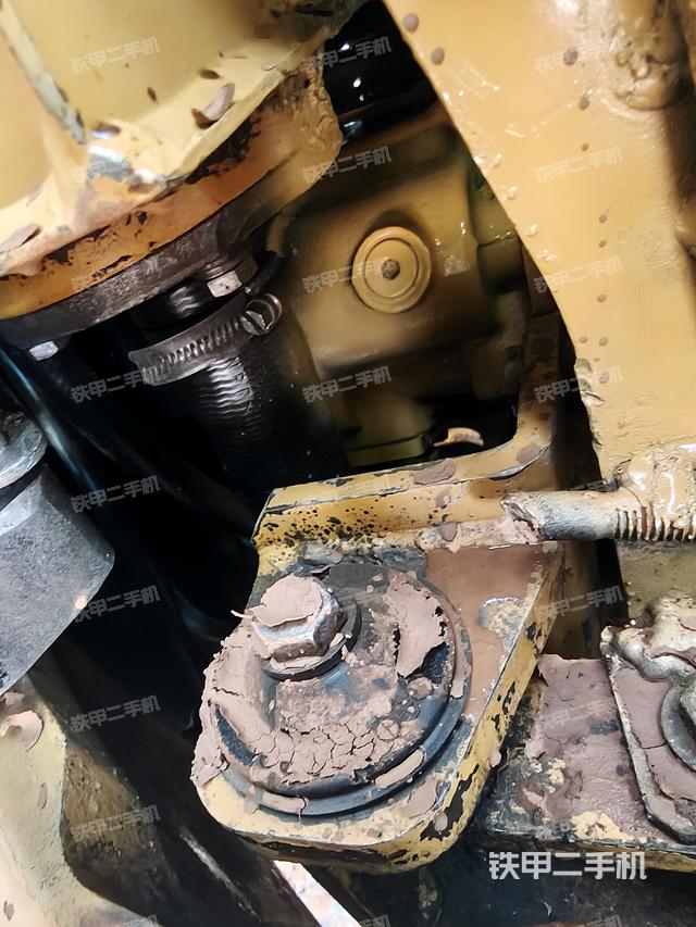 液壓泵艙室正面整體（整機外觀）